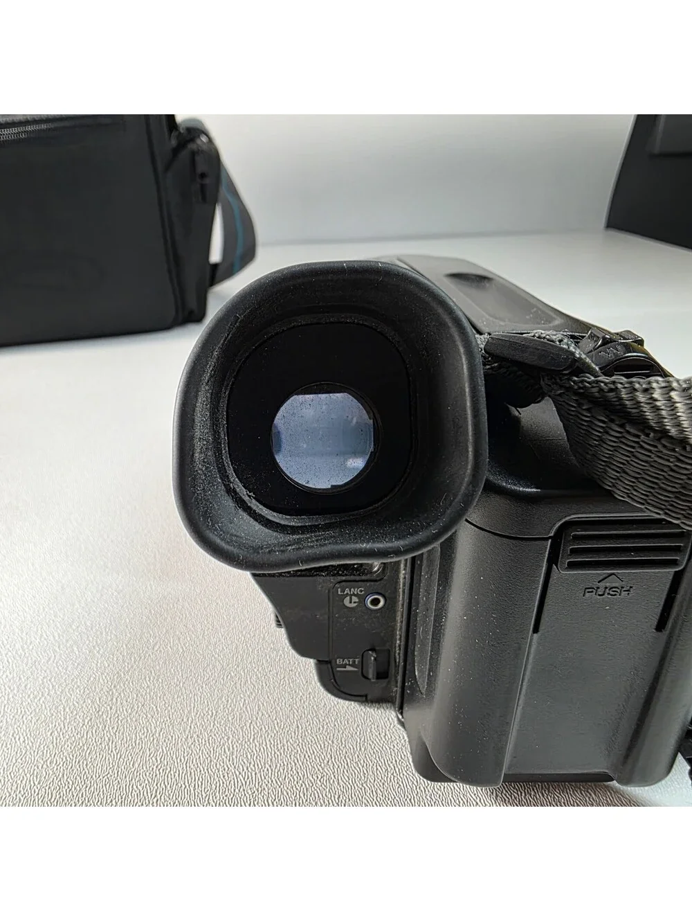 Sony Handycam CCD-TR66 Video 8 Tested w/ Battery, AV Cords & Case
